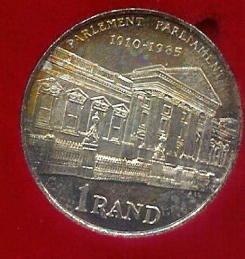 HIGH GRADE 1985 PARLIAMENT R1 PROOF COIN IN A RED SAM BOX